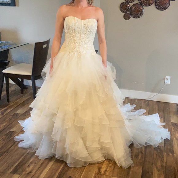 Oleg Cassini Ivory Wedding Dress, Size 8-10 (medium) - Picture 4 of 5